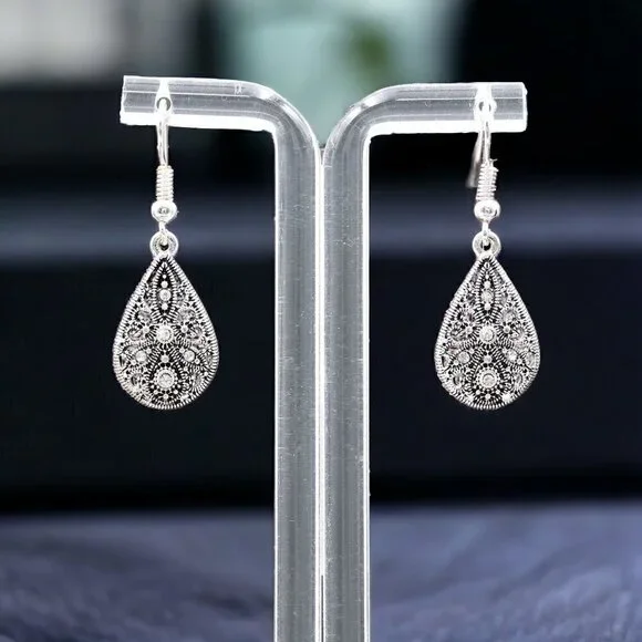 Antique Silver Filigree Teardrop Necklace and Earring Set - Picture 5 of 7